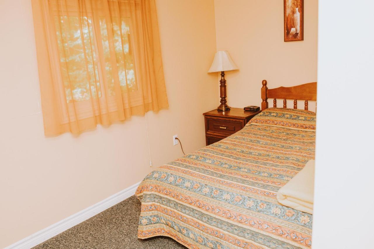 Espanola Lang Lake Resort מראה חיצוני תמונה