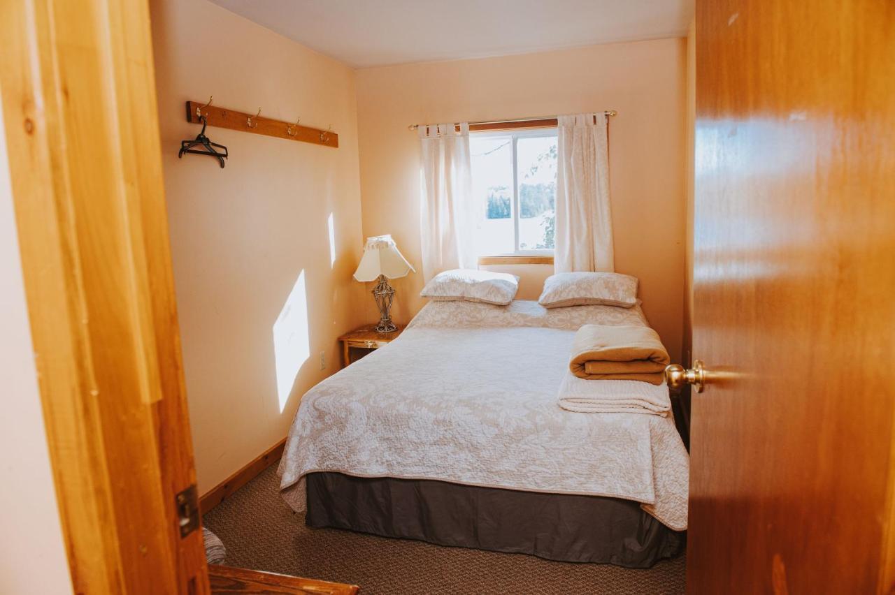 Espanola Lang Lake Resort מראה חיצוני תמונה