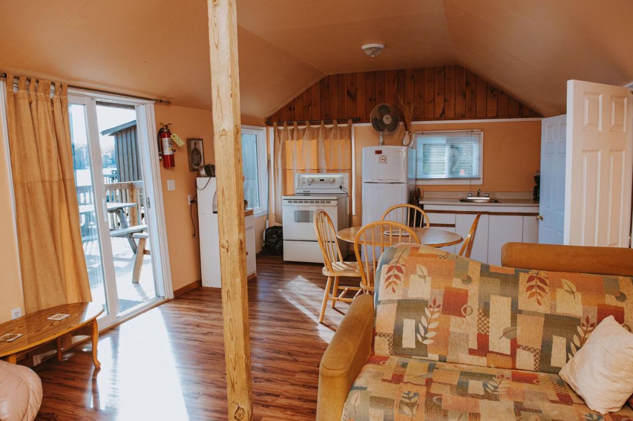 Espanola Lang Lake Resort מראה חיצוני תמונה
