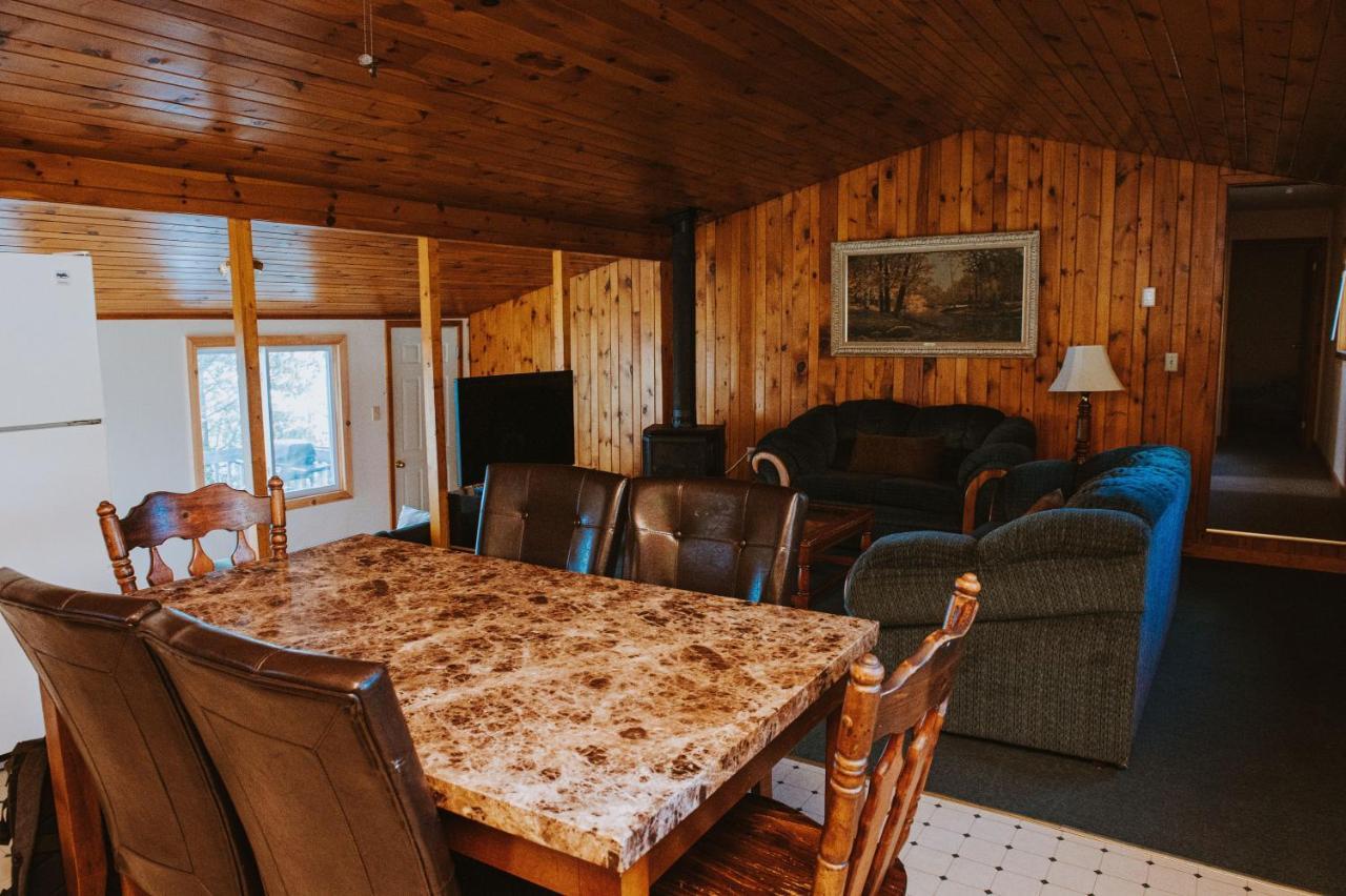 Espanola Lang Lake Resort מראה חיצוני תמונה